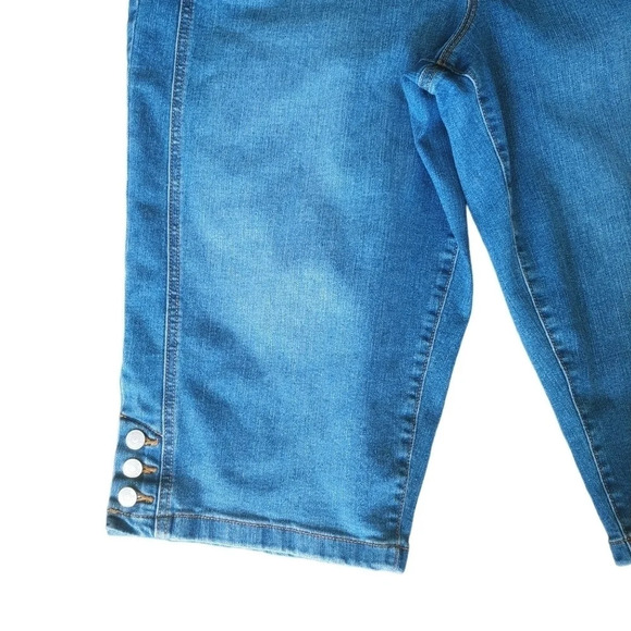 Gloria Vanderbilt Cropped  Walking Shorts Blue Denim Skimmer High Rise Fit 14 - Picture 4 of 9